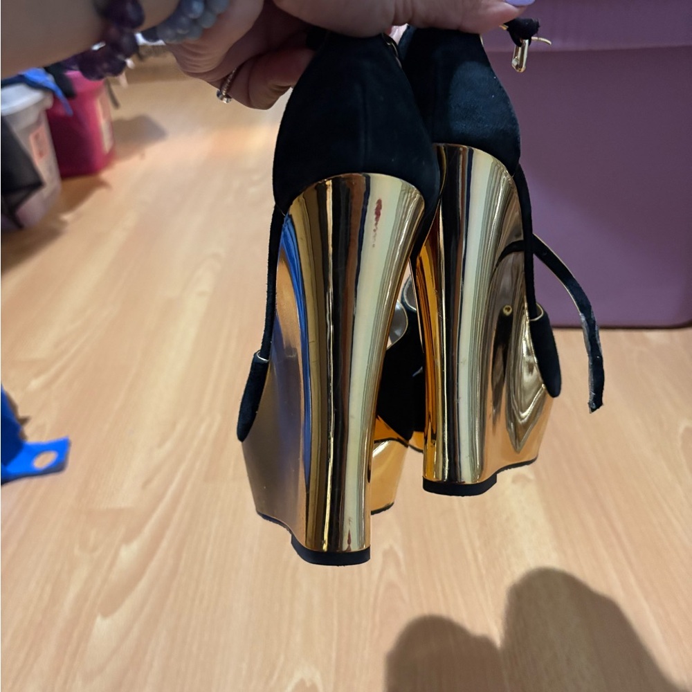 Chic Black and Gold Women's Micheal Kors